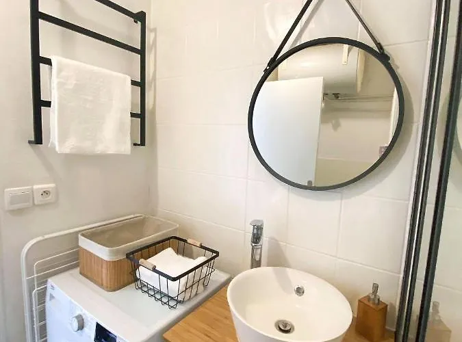 « l'olympe » - A 300 M De La *